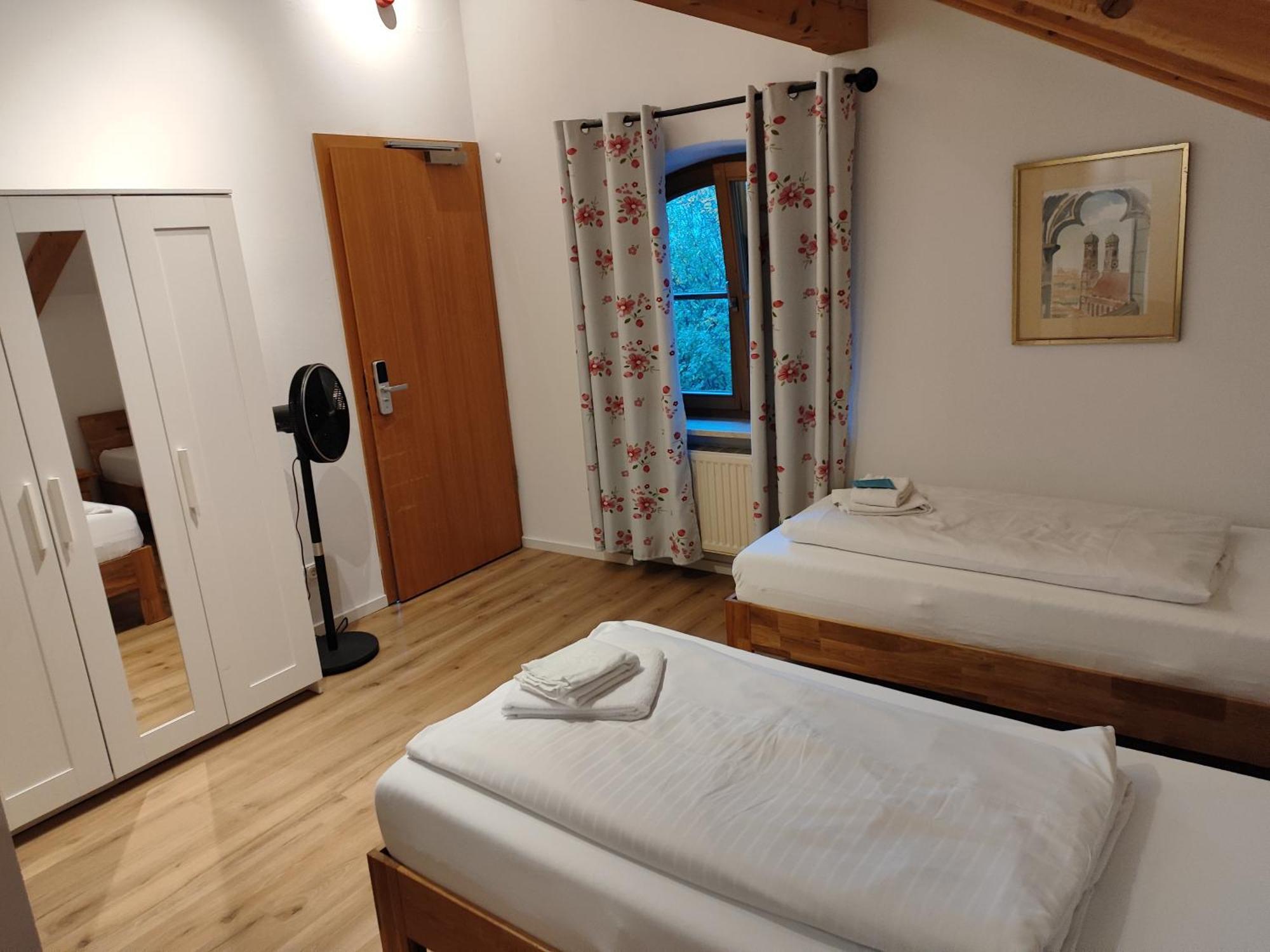 Estelada Boarding Houses Zorneding Zewnętrze zdjęcie